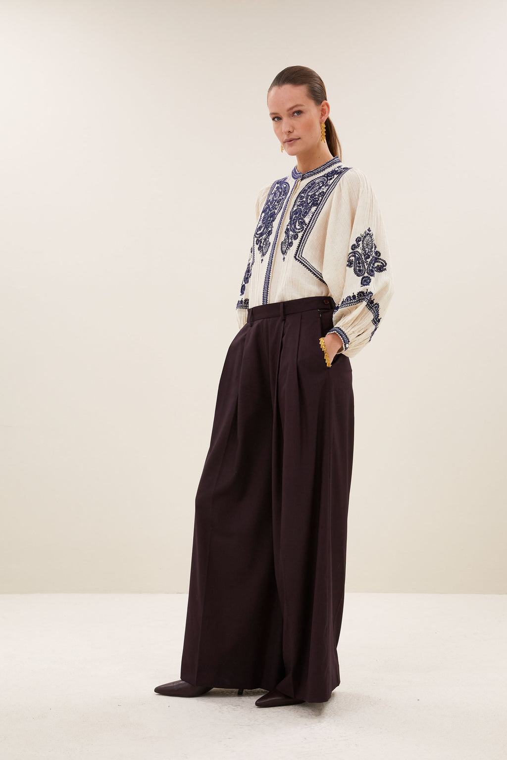 by-bar Senne Embroidery Bluse – sand
