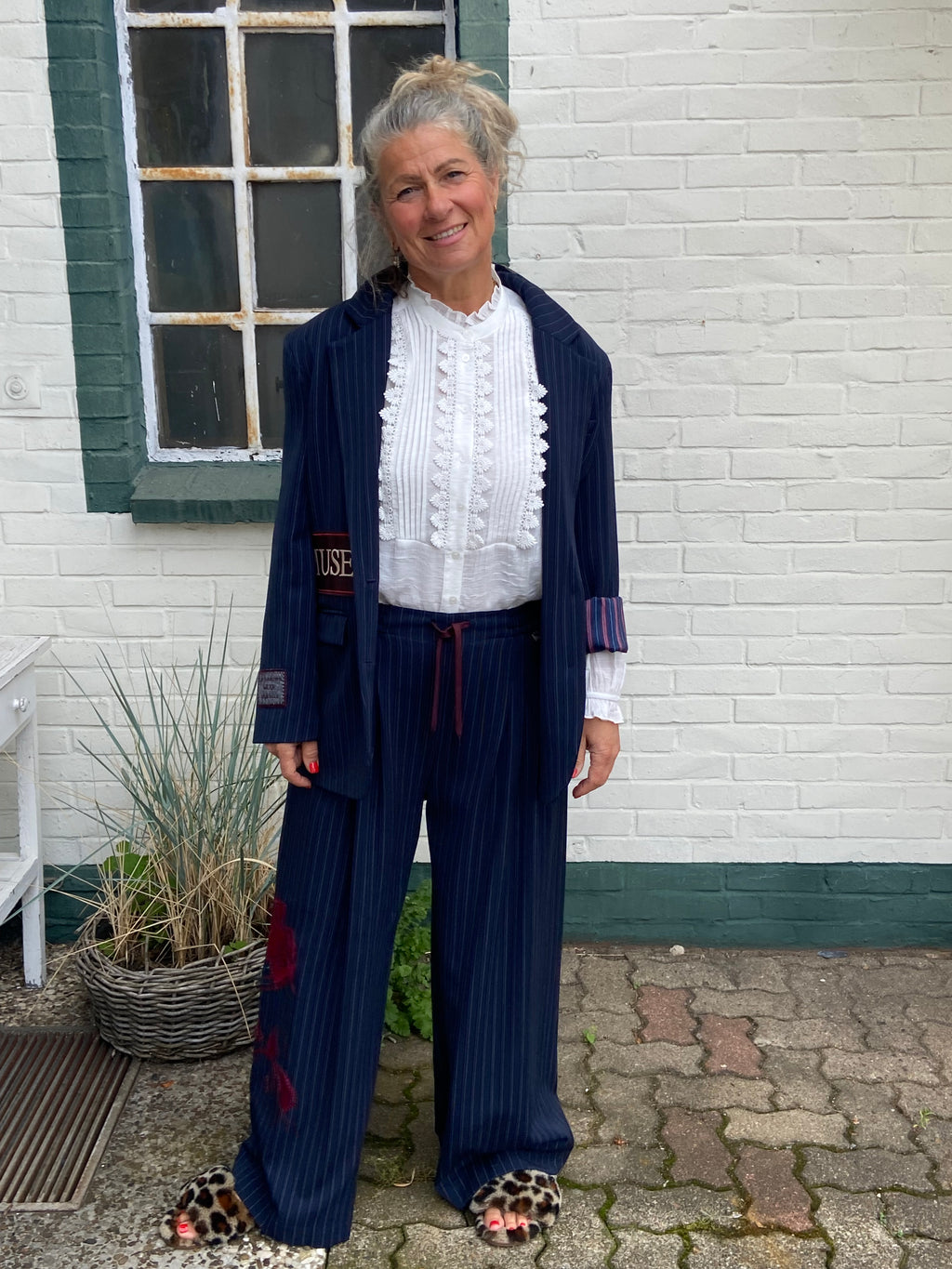MÊME ROAD Nadelstreifenhose mit floraler Stickerei