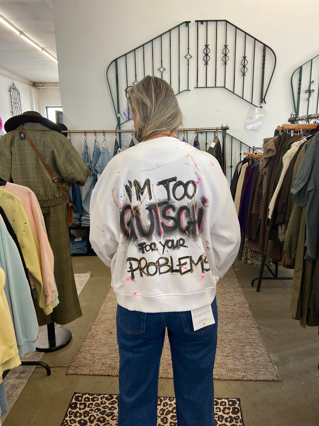 Statement-Sweater „Too Gucci for Your Problem“ – Weiß 3XL