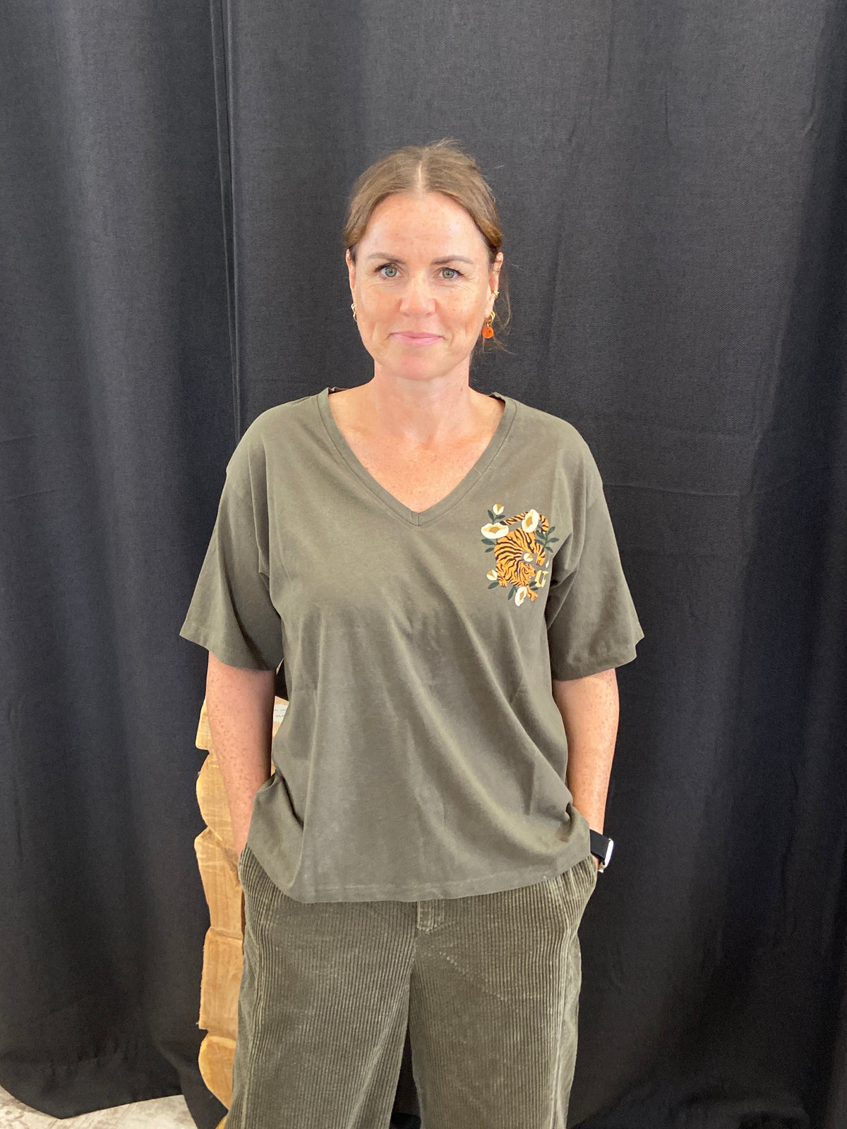 Le Temps des Cerises Arlo T-Shirt – Moosgrün Tiger
