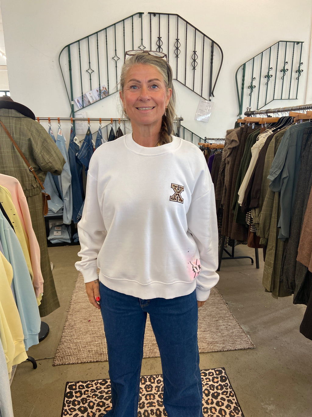 Statement-Sweater „Too Gucci for Your Problem“ – Weiß 3XL