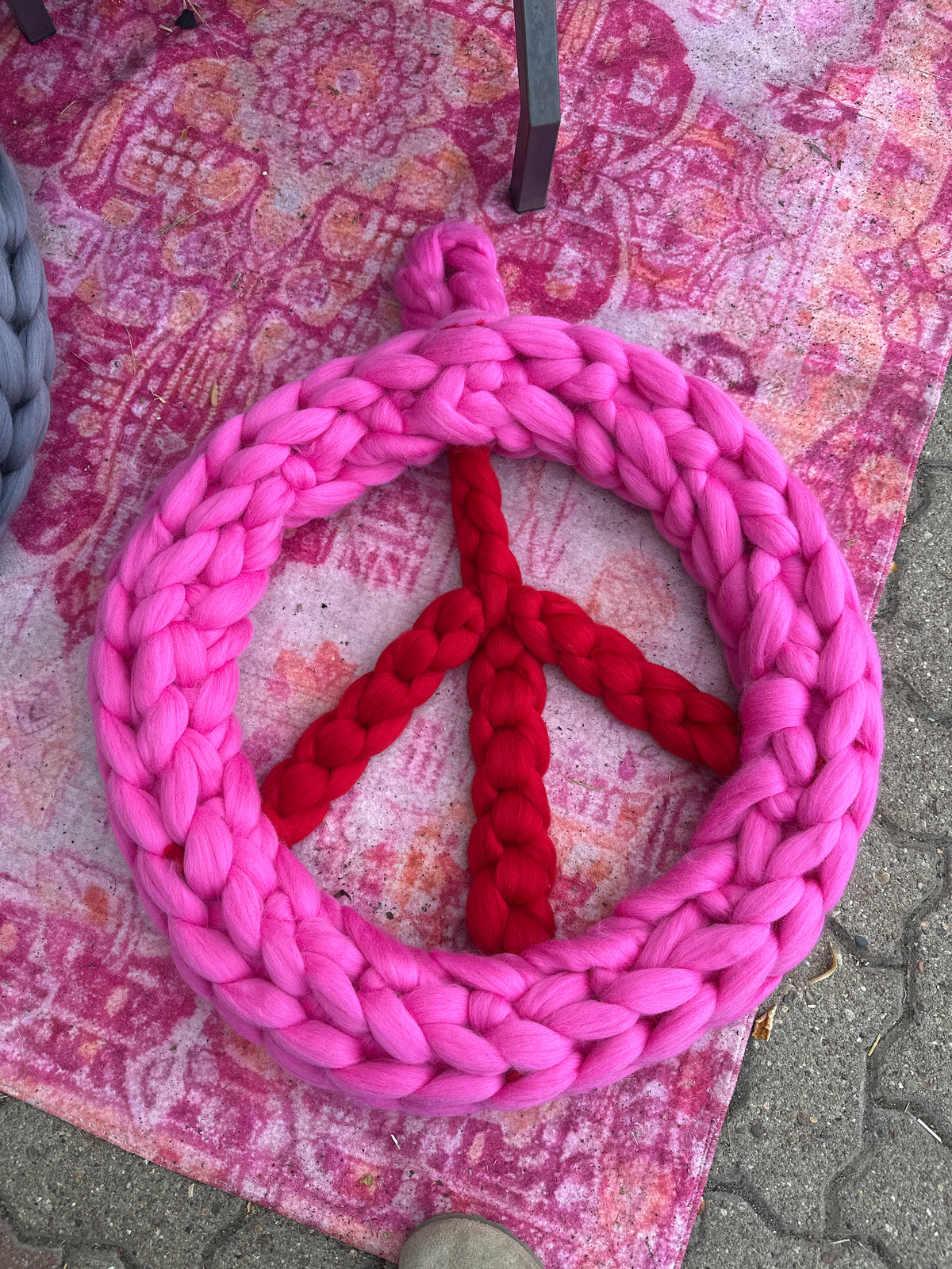 ☮️ Wollà Peace-Kranz aus Merinowolle – Weiß & Pink