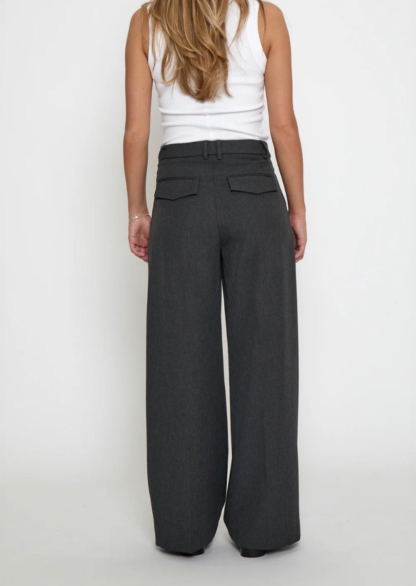 Minus Vivianne Mid Waist Pant – Dunkelgrau