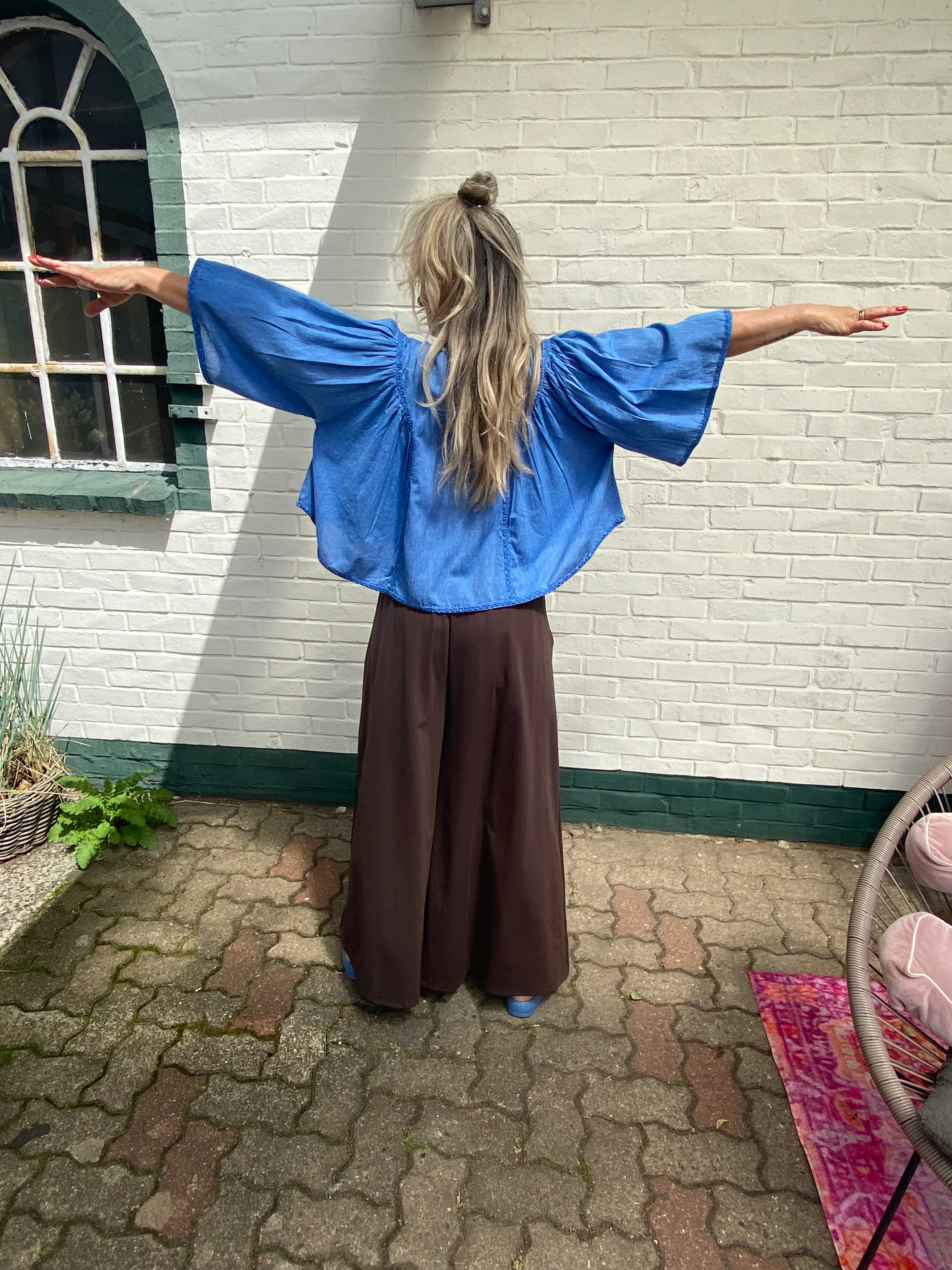 Bluse mit liebevollen Stickdetails  🤍💙 dunkleres blau