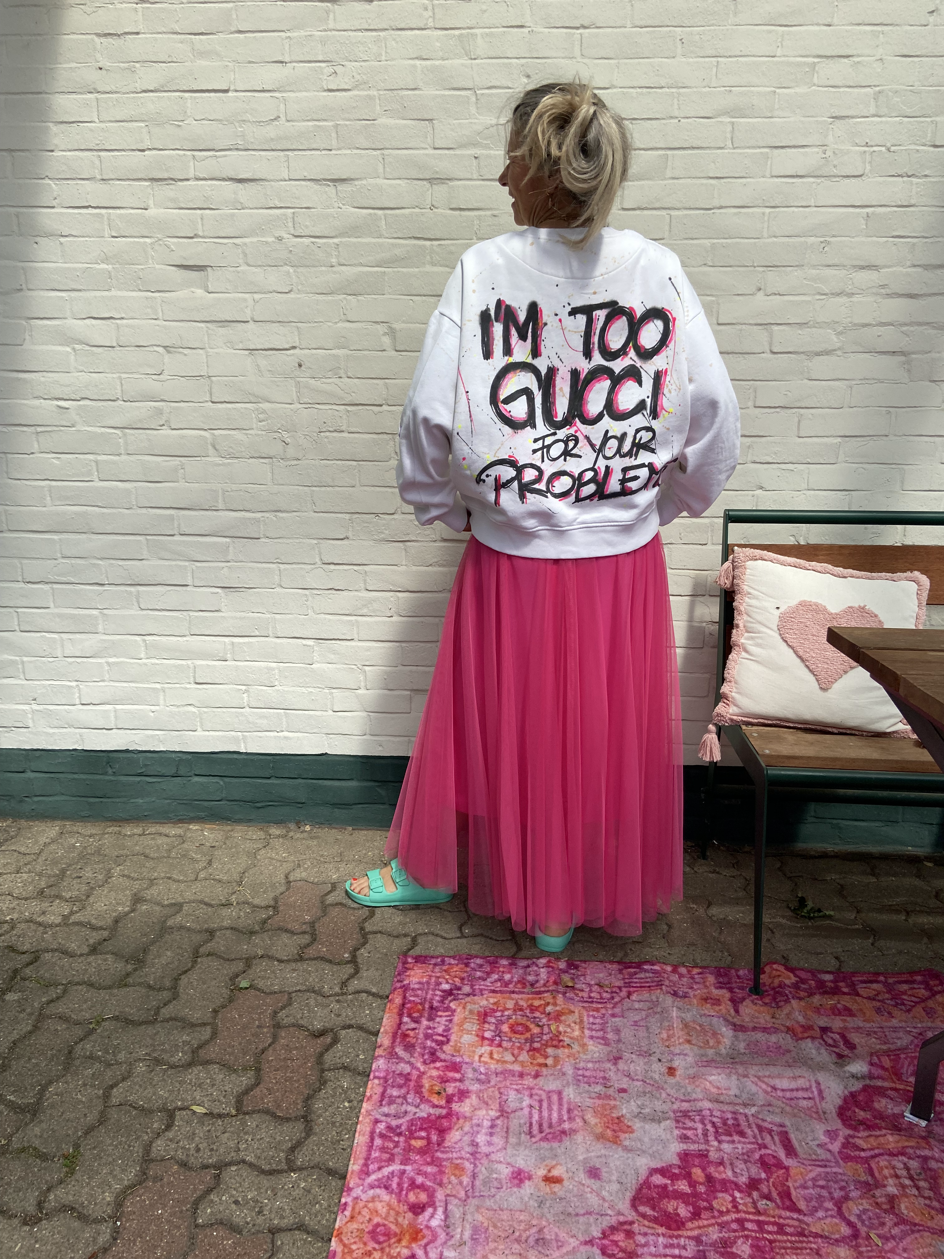 Statement-Sweater „Too Gucci for Your Problem“ – Weiß 3XL