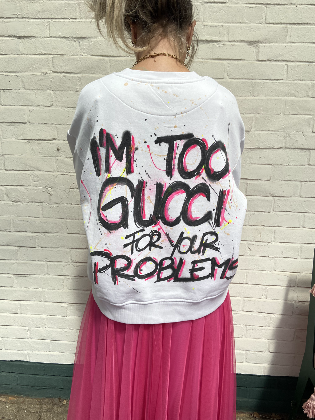 Statement-Sweater „Too Gucci for Your Problem“ – Weiß 3XL