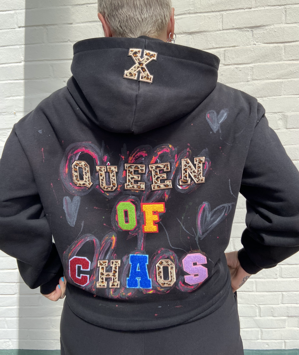 Statement-Hoodie „Queen of Chaos“ – Schwarz