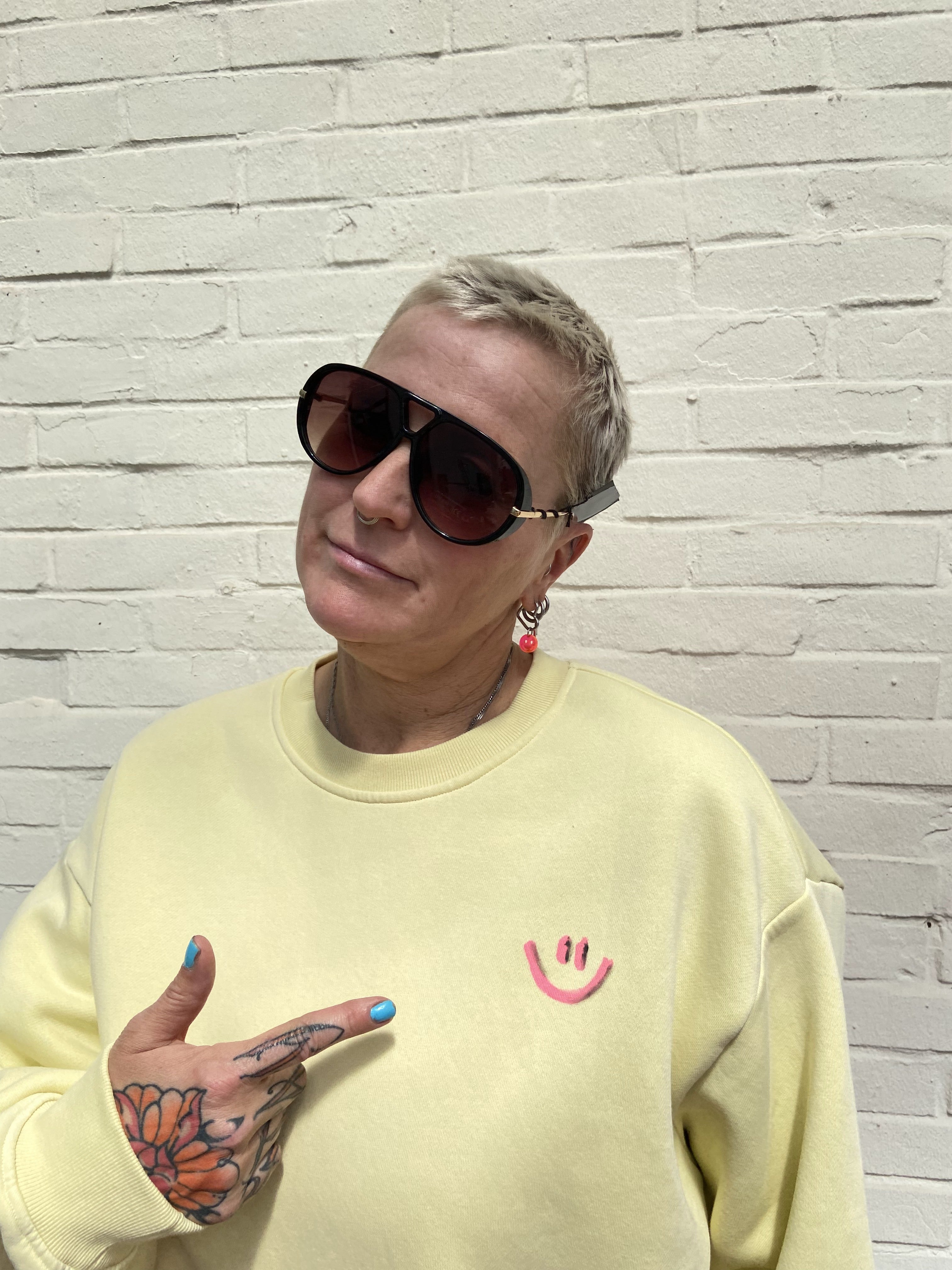 Frau von K Kreativ – Unikat Sweater „Happy PINK“ 💚🩷