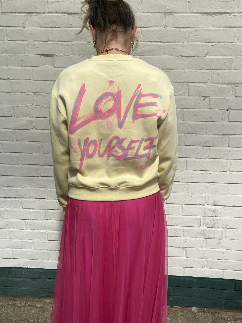 Frau vonk.reativ – Unikat Sweater „Love yourself🩷