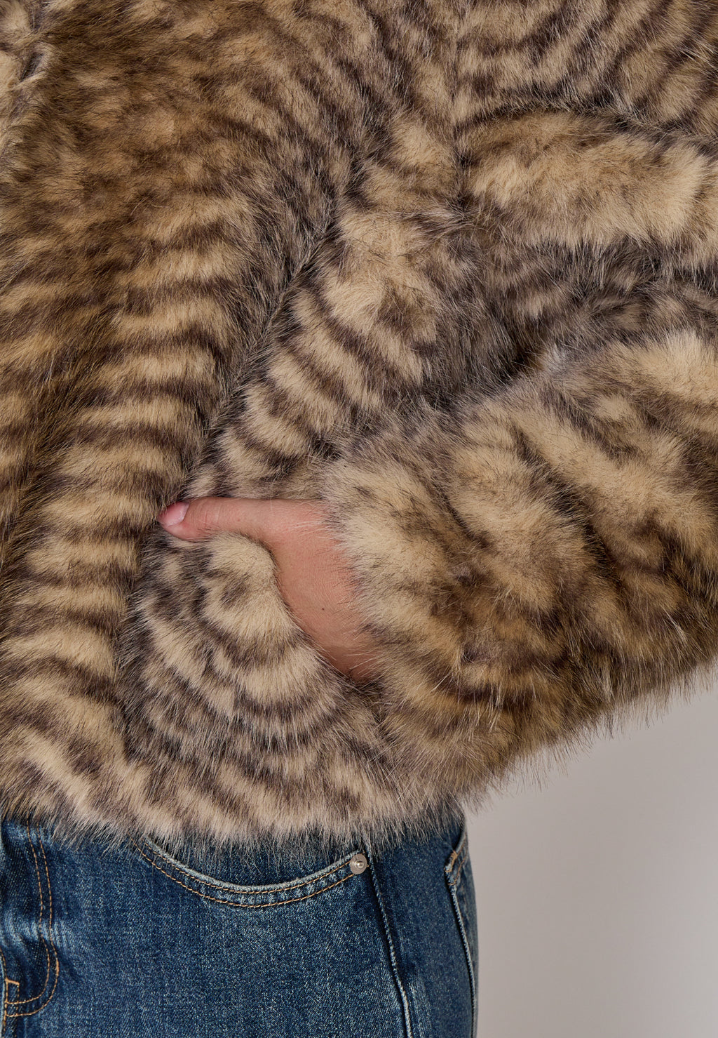 Peppercorn Peggy Faux Fur Jacket – Fossil Brown