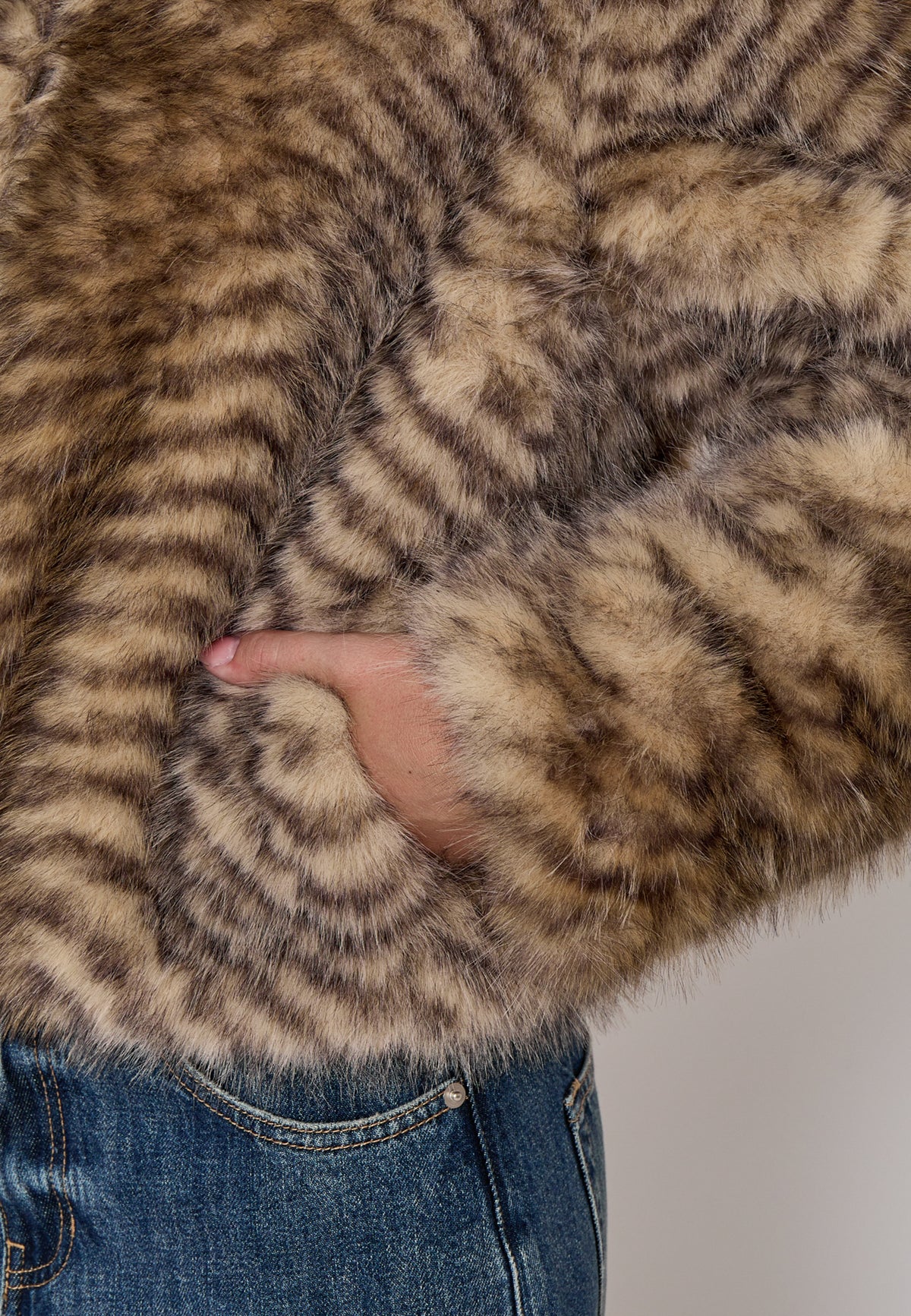 Peppercorn Peggy Faux Fur Jacket – Fossil Brown
