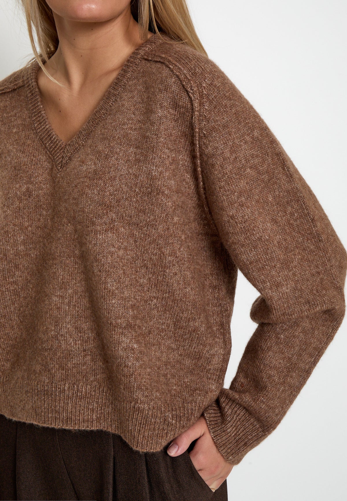 Peppercorn Tirna RWS V-neck Pullover – Walnut Melange