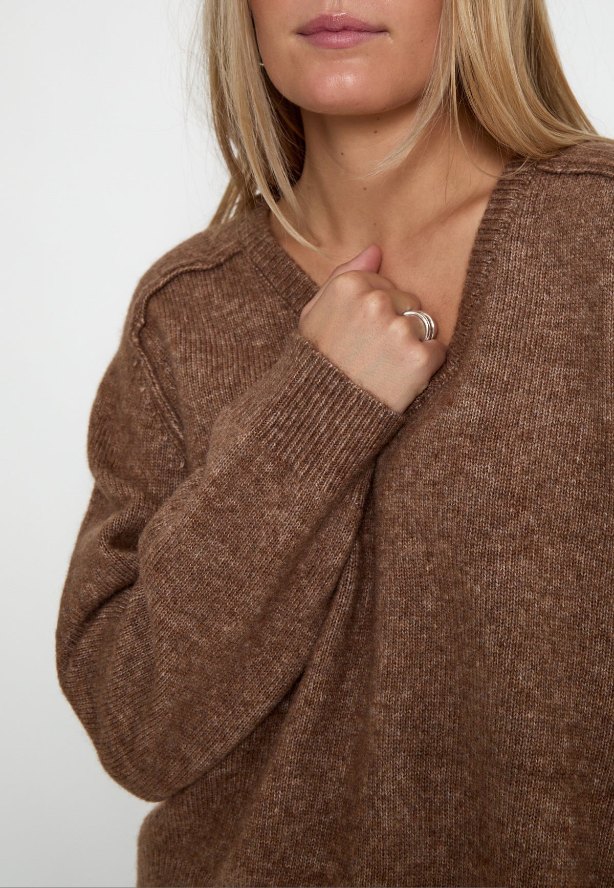 Peppercorn Tirna RWS V-neck Pullover – Walnut Melange