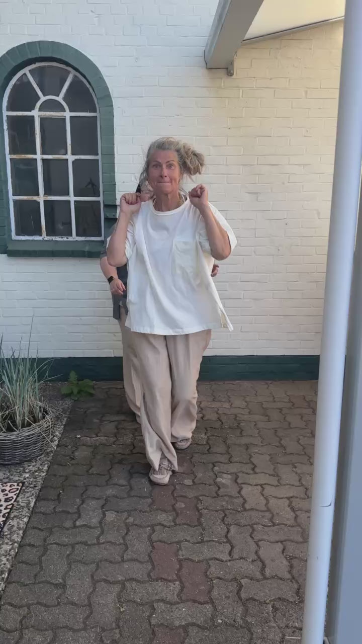 MAT Oversized Shirt – One Size 🤍
